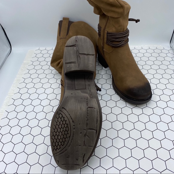 Madeline two tone tan and brown boots size 7.5 - Picture 7 of 7